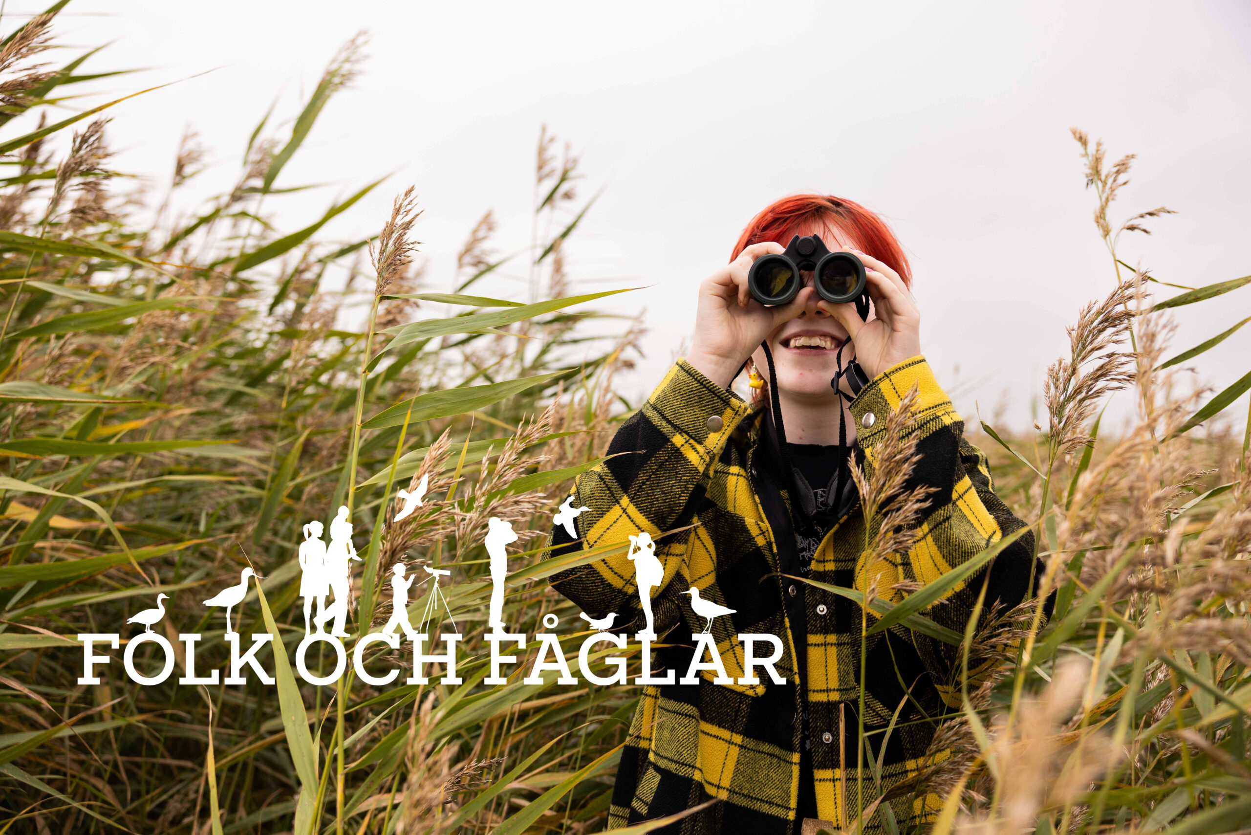 Naturum Getterön tjej med kikare
